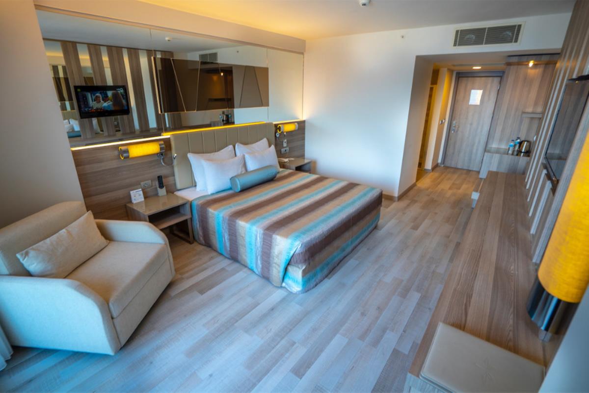 En fazla 3 yetişkin veya 2 yetişkin + 1 çocuk.