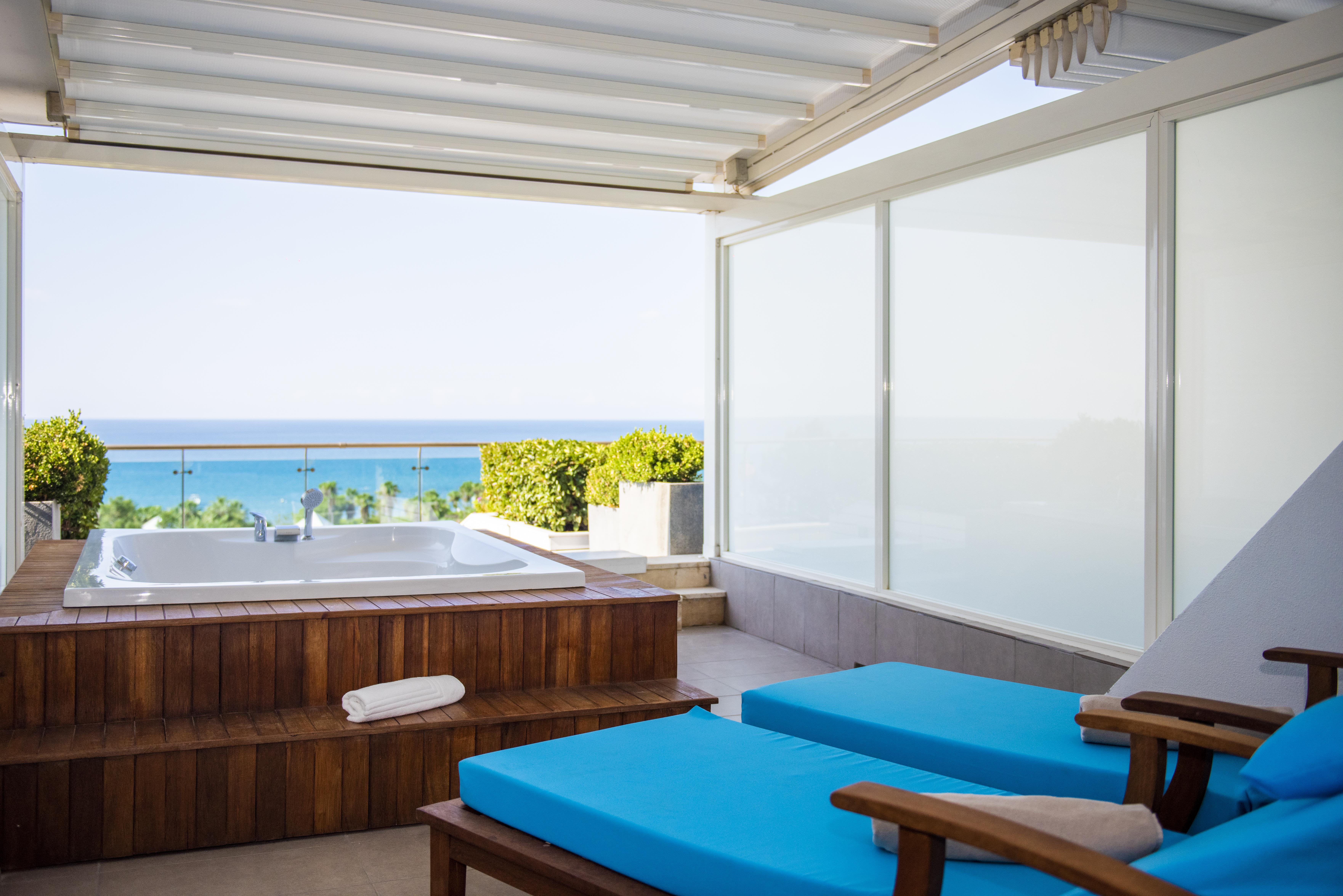 En az 2 yetişkin, En fazla 3 yetişkin veya 2 yetişkin + 1 çocuk.