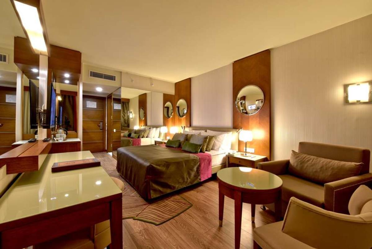 En fazla 3 yetişkin veya 2 yetişkin + 1 çocuk.