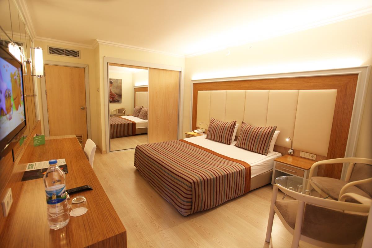 En az 2 yetişkin, En fazla 3 yetişkin + 1 çocuk veya 2 yetişkin + 2 çocuk.