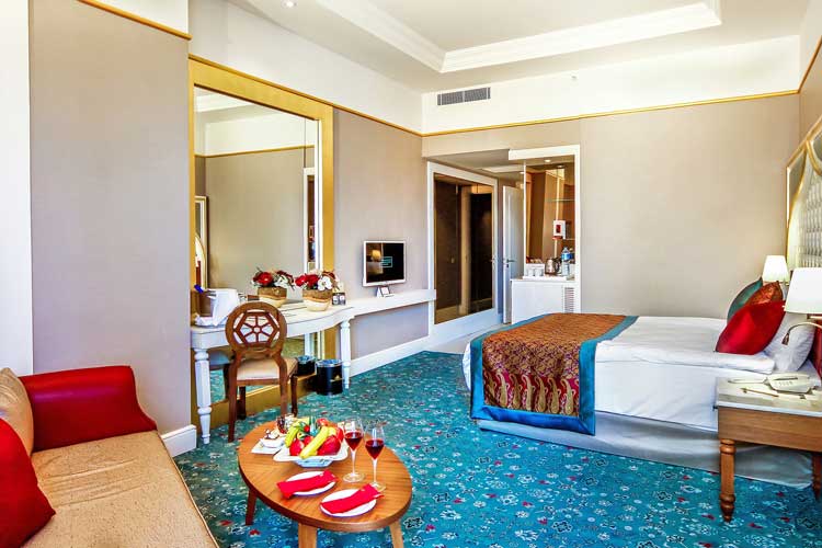 En az 2 yetişkin, En fazla 4 yetişkin + 1 çocuk veya 3 yetişkin + 1 çocuk.