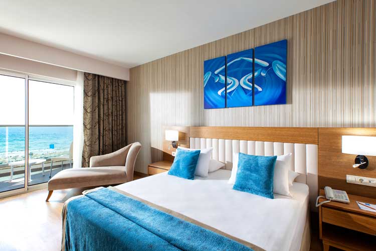 En fazla 3 yetişkin + 1 bebek (0-2 yaş) veya 2 yetişkin + 1 çocuk + 1 bebek (0-2 yaş).