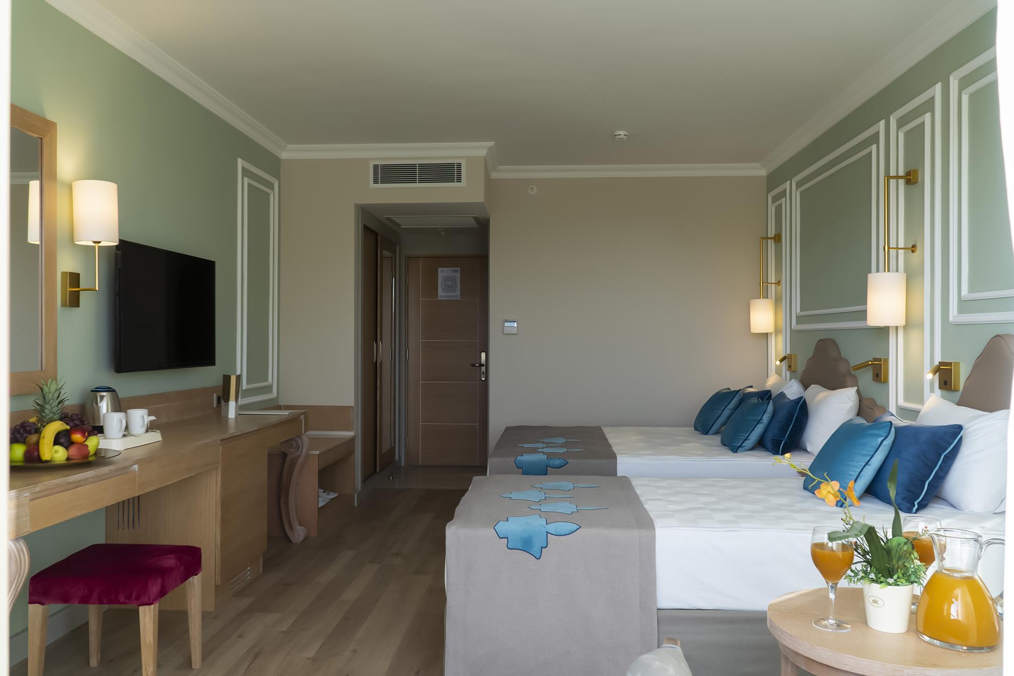 En fazla 3 yetişkin veya 2 yetişkin + 2 çocuk.