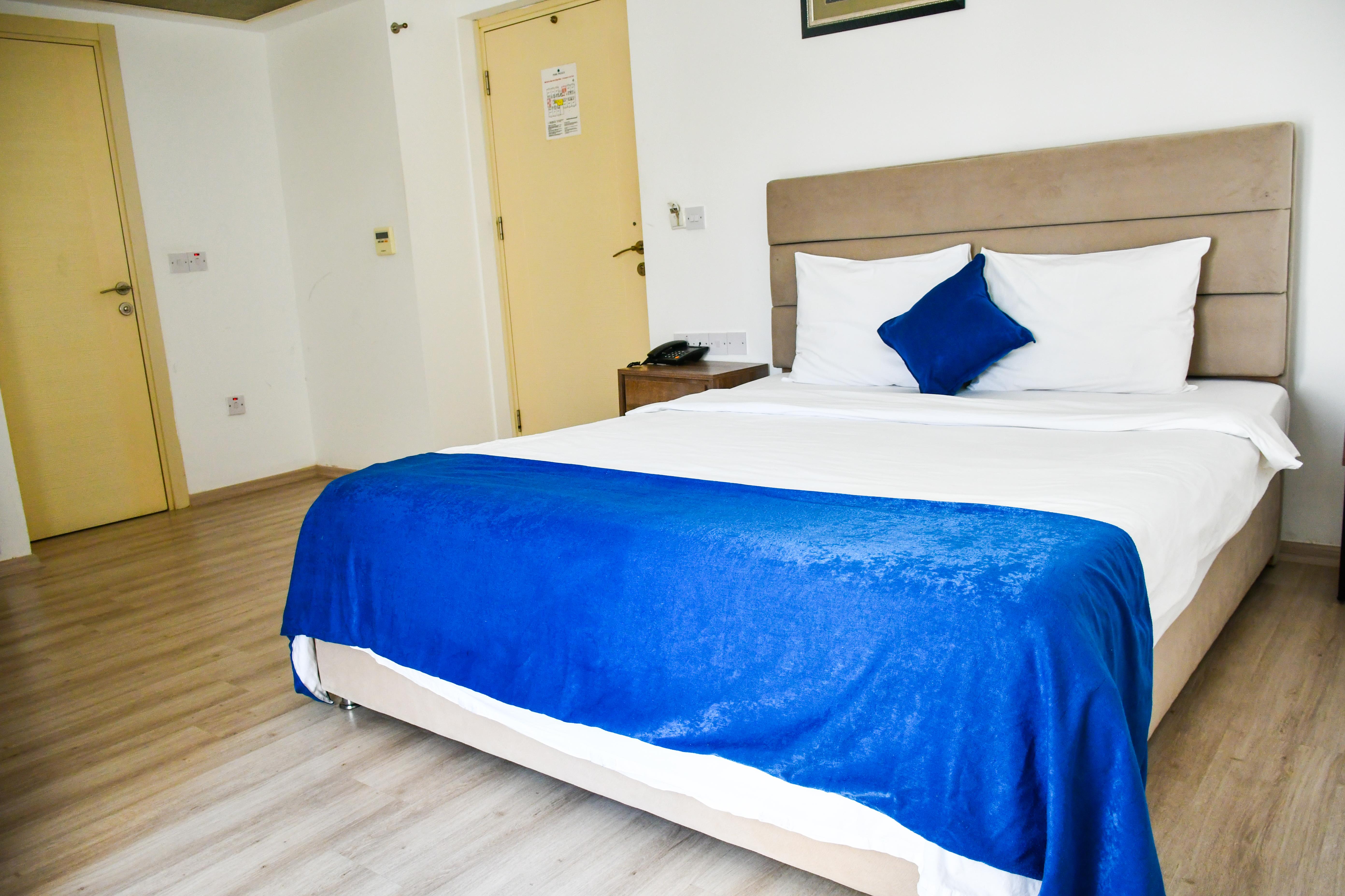 En fazla 3 yetişkin veya 2 yetişkin + 1 çocuk.