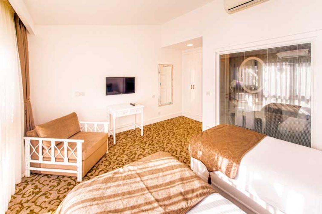 En fazla 2 yetişkin.