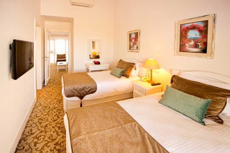 En fazla 2 yetişkin + 1 çocuk veya 1 yetişkin + 3 çocuk.