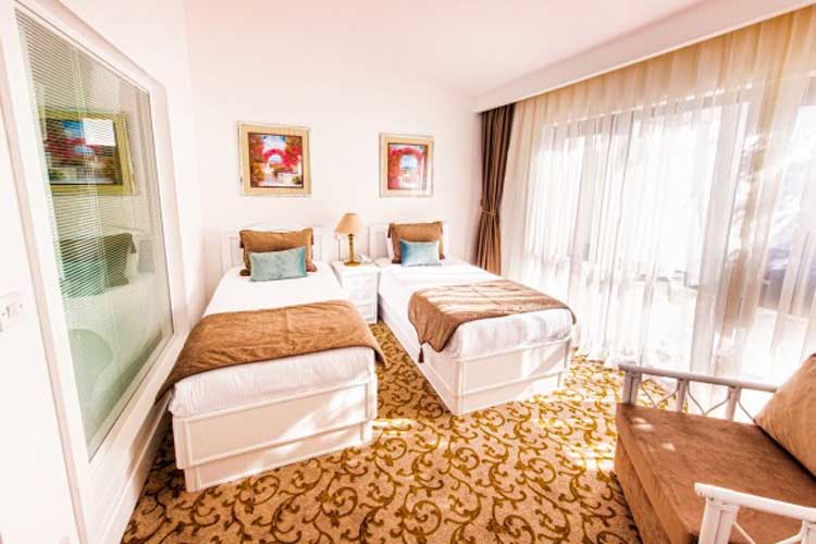 En fazla 2 yetişkin + 1 çocuk veya 1 yetişkin + 3 çocuk.