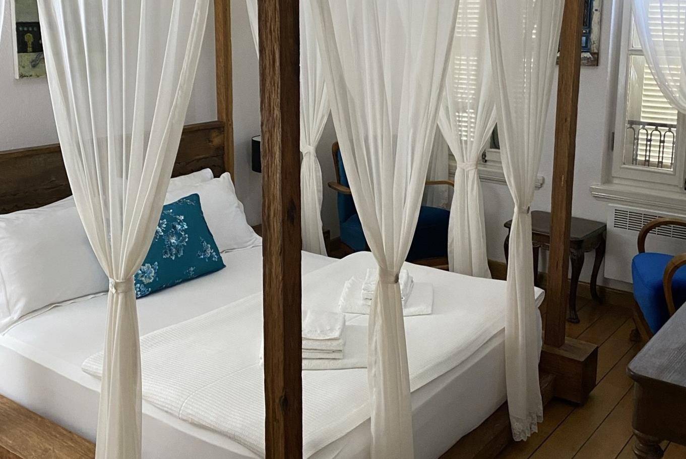 En fazla 2 yetişkin.