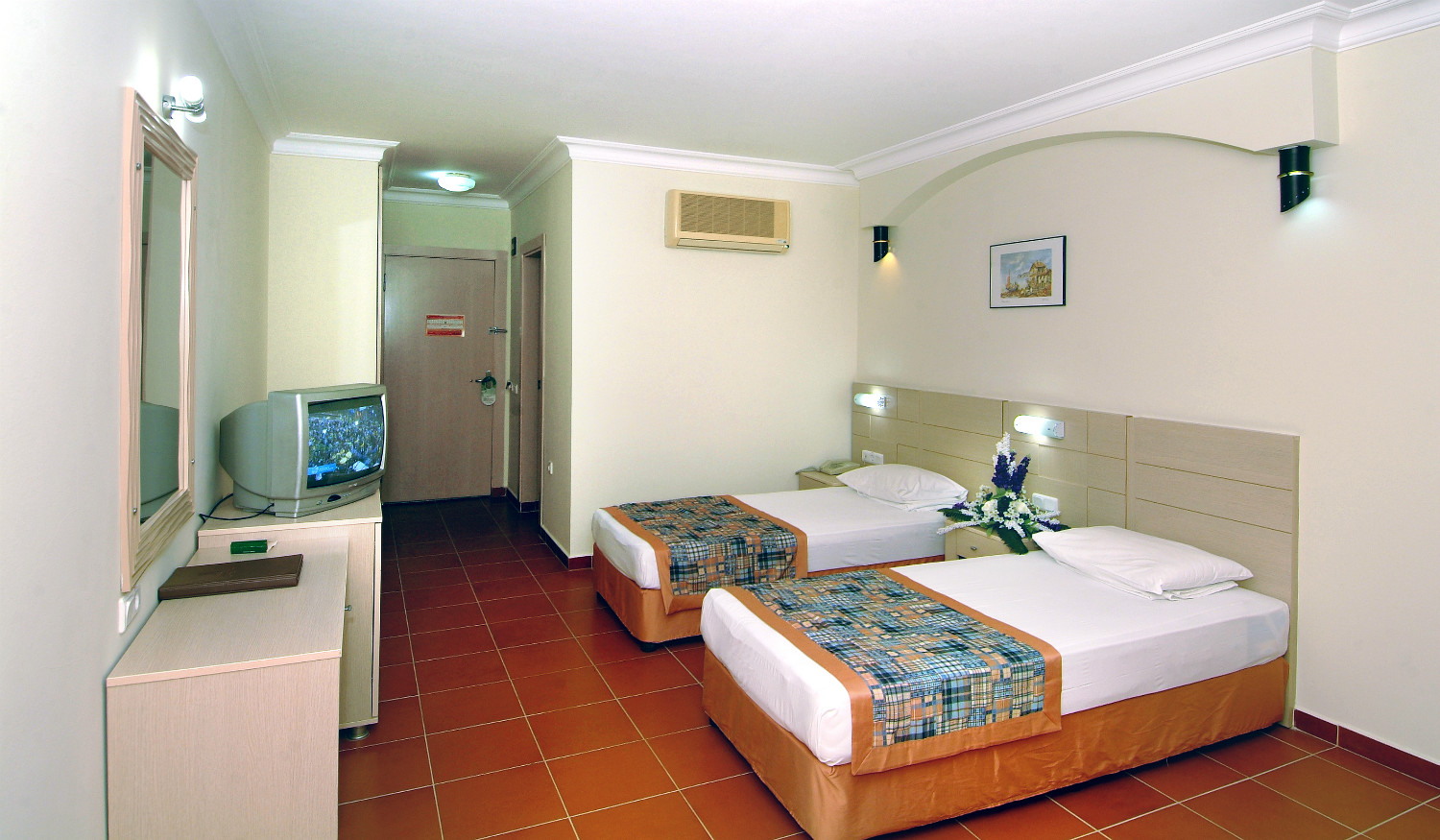 En fazla 2 yetişkin + 1 çocuk veya 1 yetişkin + 1 çocuk.