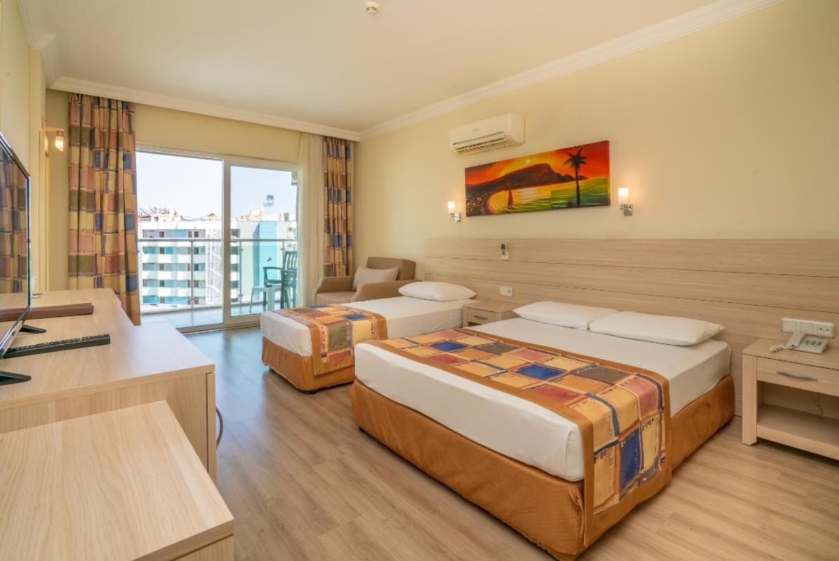 En fazla 2 yetişkin veya 1 yetişkin + 1 çocuk.