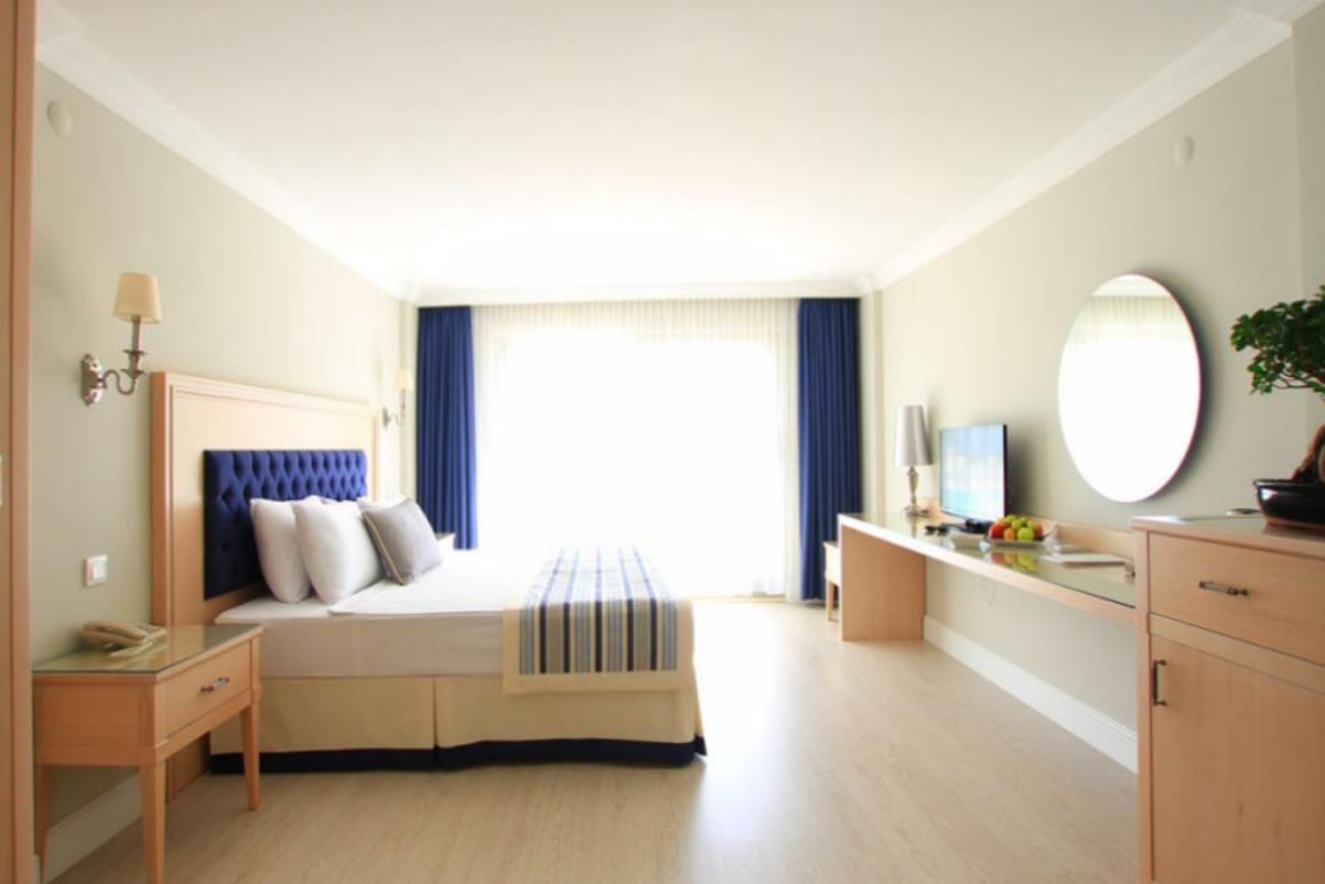 En fazla 3 yetişkin veya 2 yetişkin + 1 çocuk.