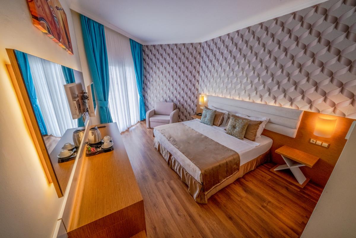 En az 2 yetişkin, En fazla 3 yetişkin veya 2 yetişkin + 1 çocuk.