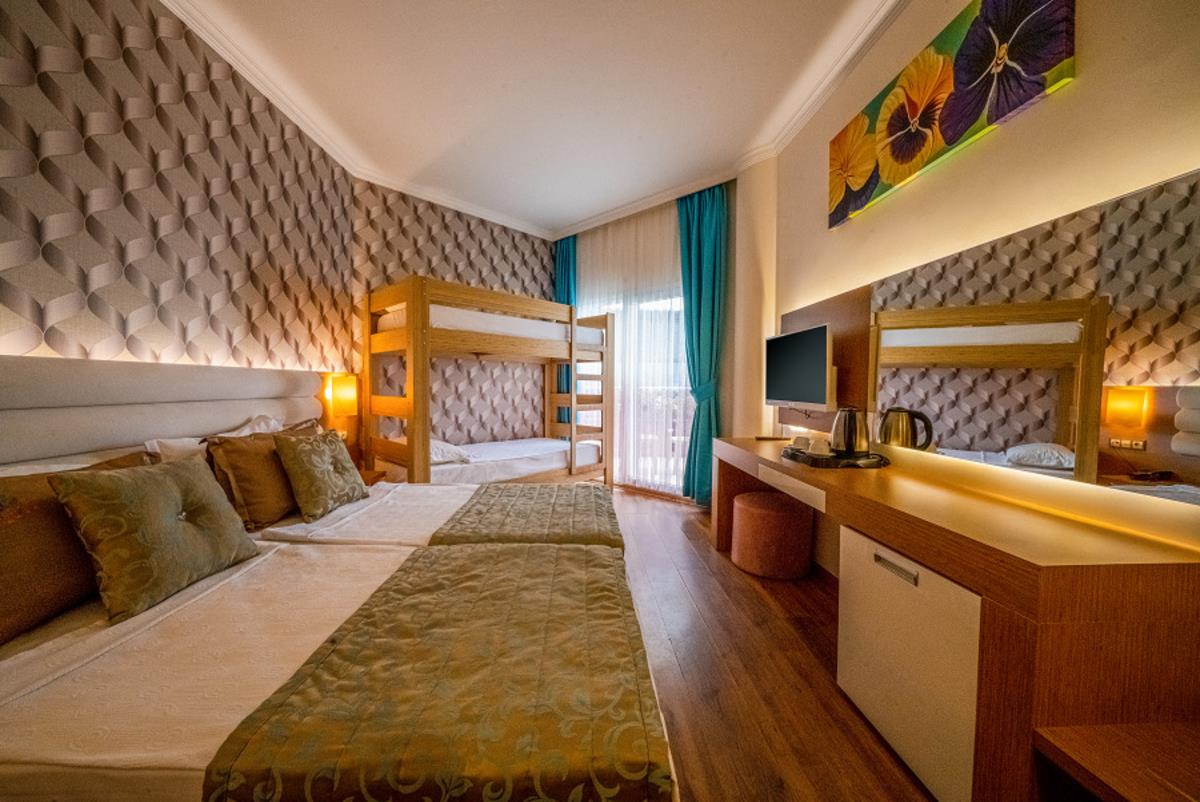 En fazla 3 yetişkin + 1 çocuk veya 2 yetişkin + 2 çocuk.