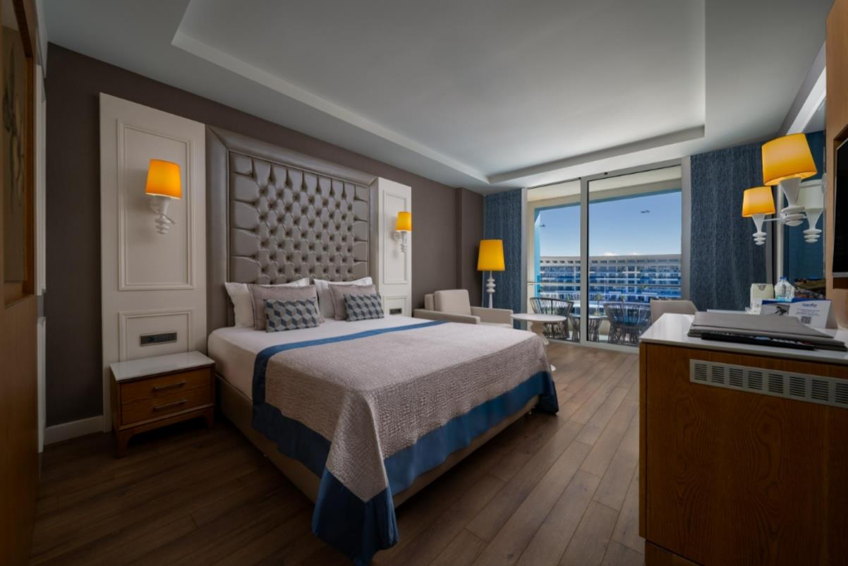 En az 3 yetişkin, En fazla 4 yetişkin + 1 çocuk veya 3 yetişkin + 2 çocuk.