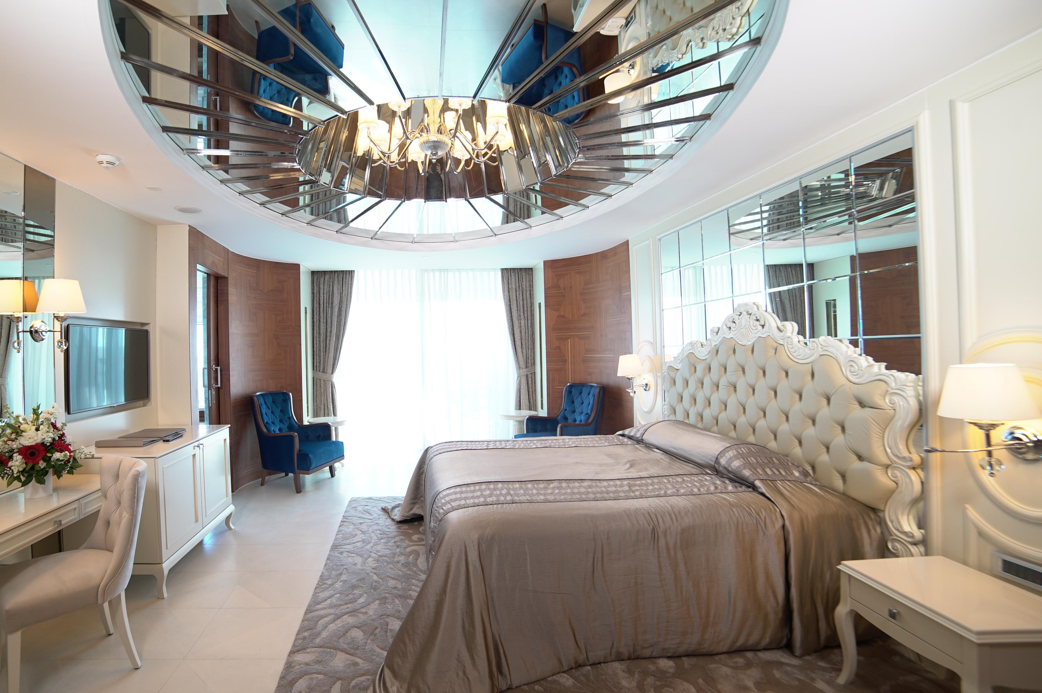 En az 3 yetişkin, En fazla 5 yetişkin.