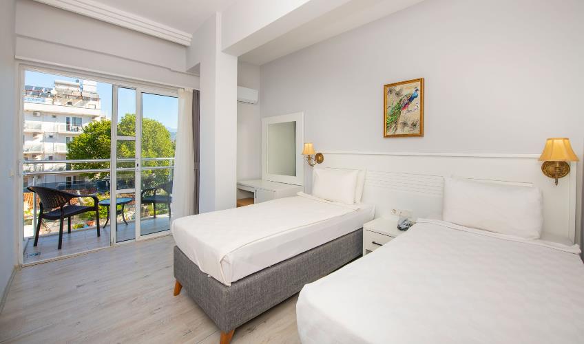 En fazla 2 yetişkin.