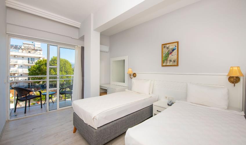 En fazla 2 yetişkin.