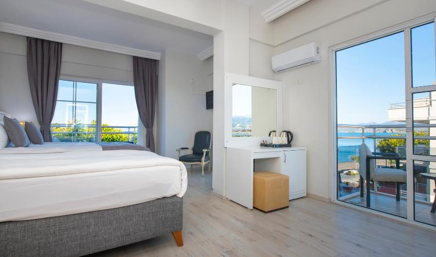 En fazla 3 yetişkin.