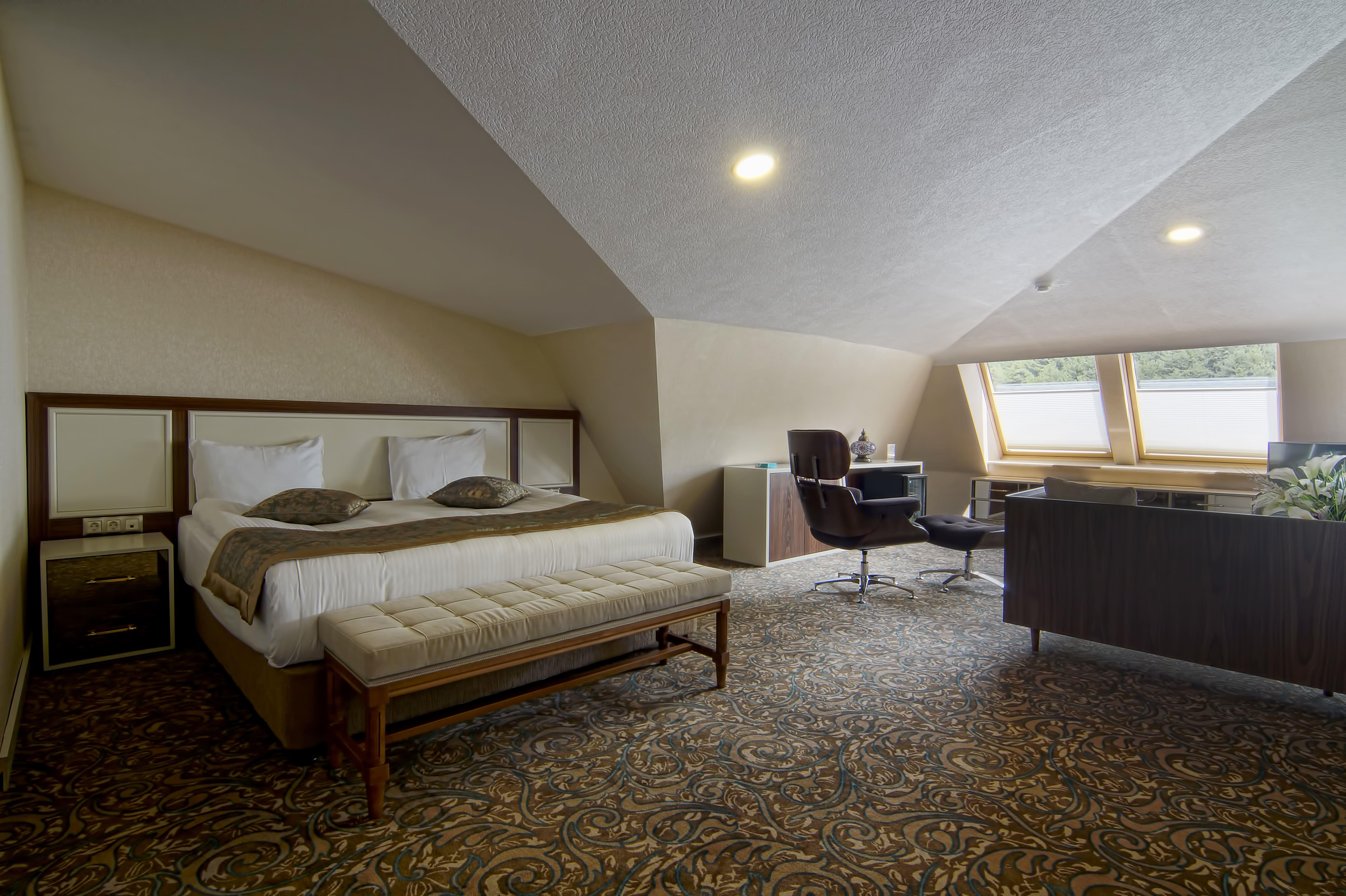 En fazla 4 yetişkin + 1 çocuk veya 3 yetişkin + 1 çocuk.