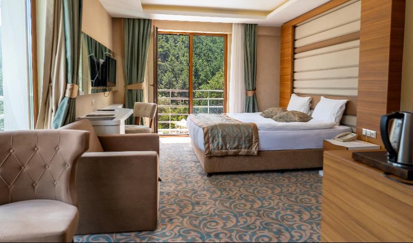 En fazla 3 yetişkin + 1 çocuk veya 2 yetişkin + 2 çocuk.