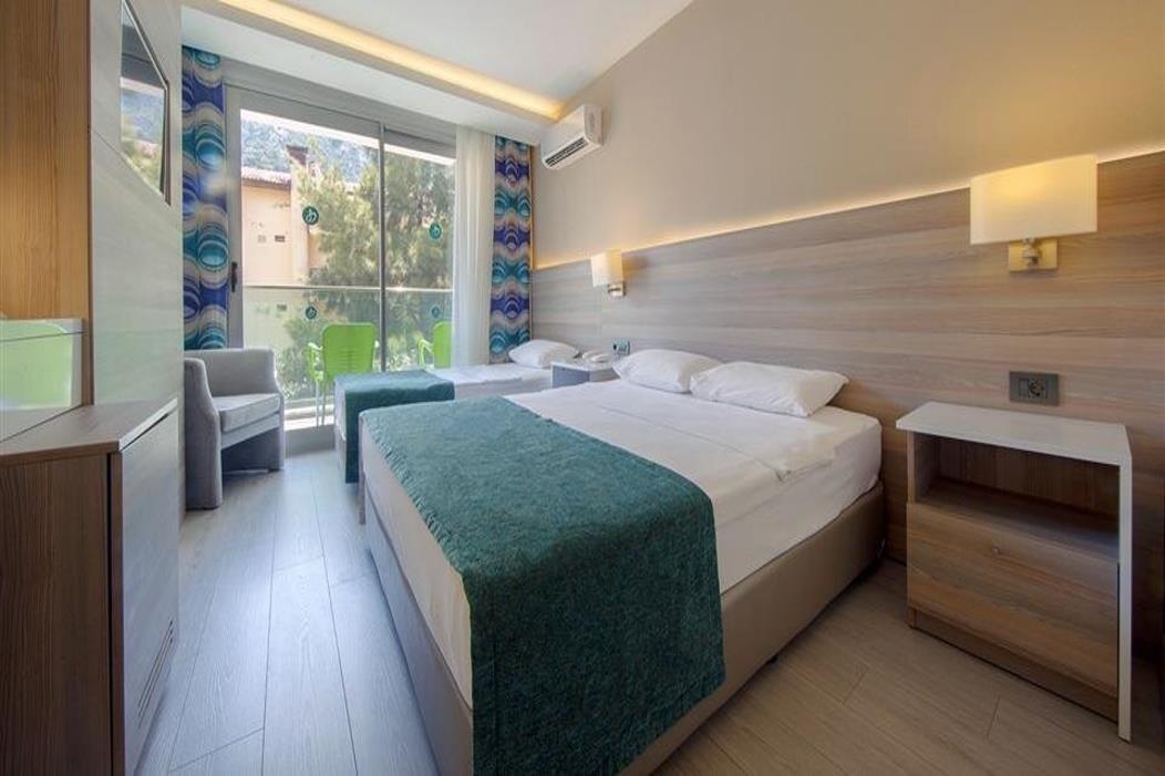 En fazla 3 yetişkin veya 2 yetişkin + 1 çocuk.