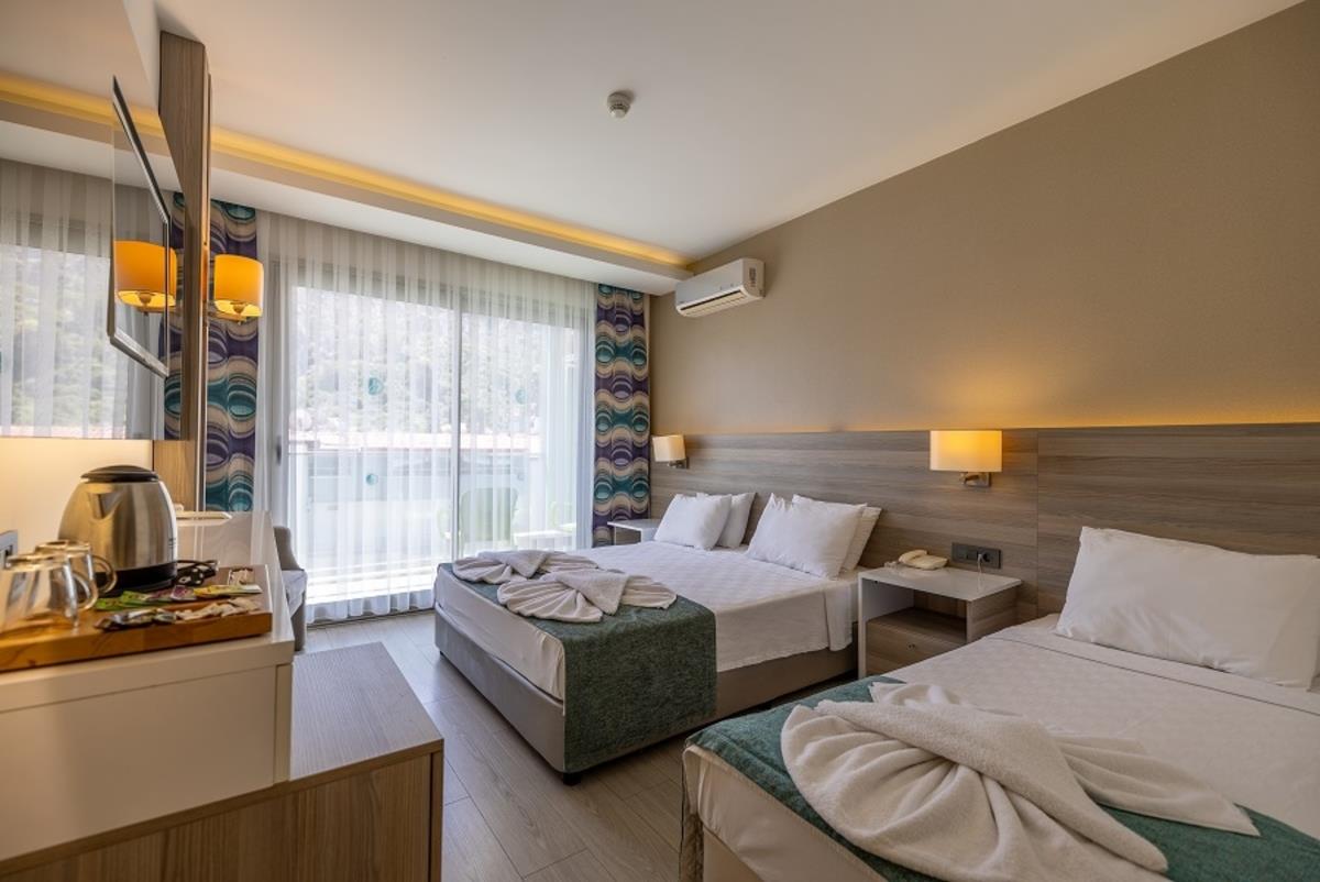 En az 3 yetişkin, En fazla 4 yetişkin.