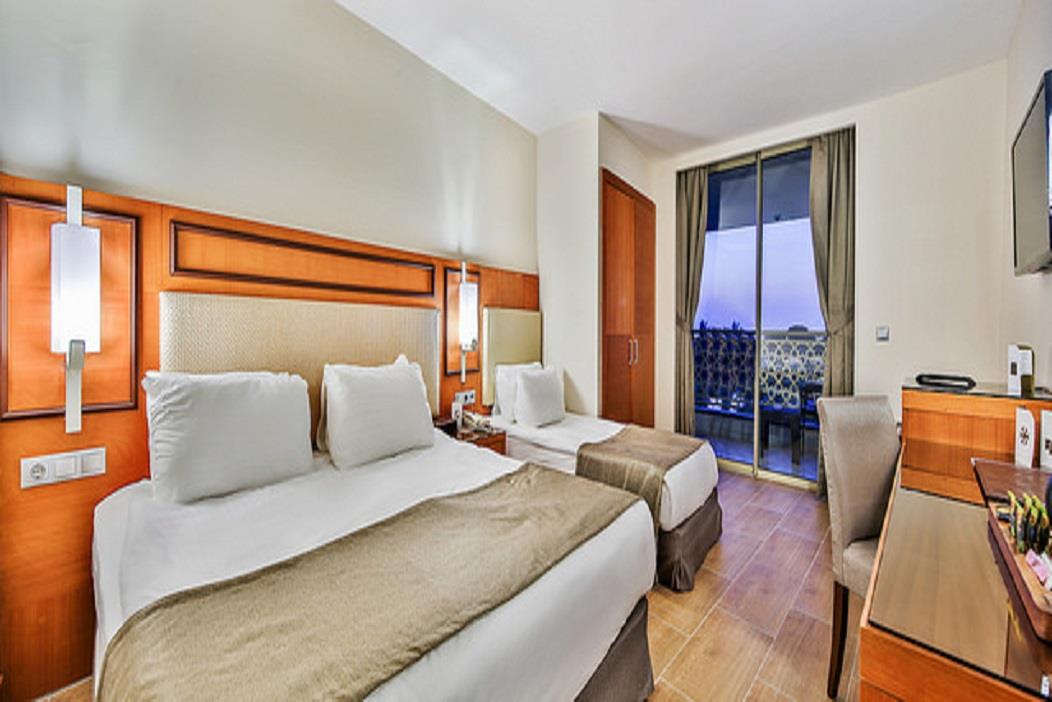 En fazla 3 yetişkin veya 2 yetişkin + 2 çocuk.