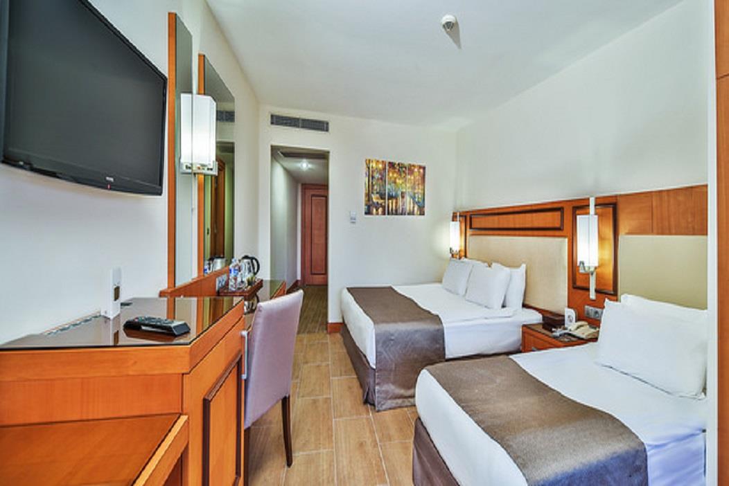 En fazla 3 yetişkin veya 2 yetişkin + 2 çocuk.