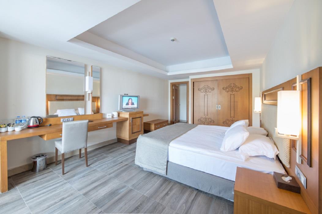 En az 2 yetişkin, En fazla 4 yetişkin veya 3 yetişkin + 1 çocuk.