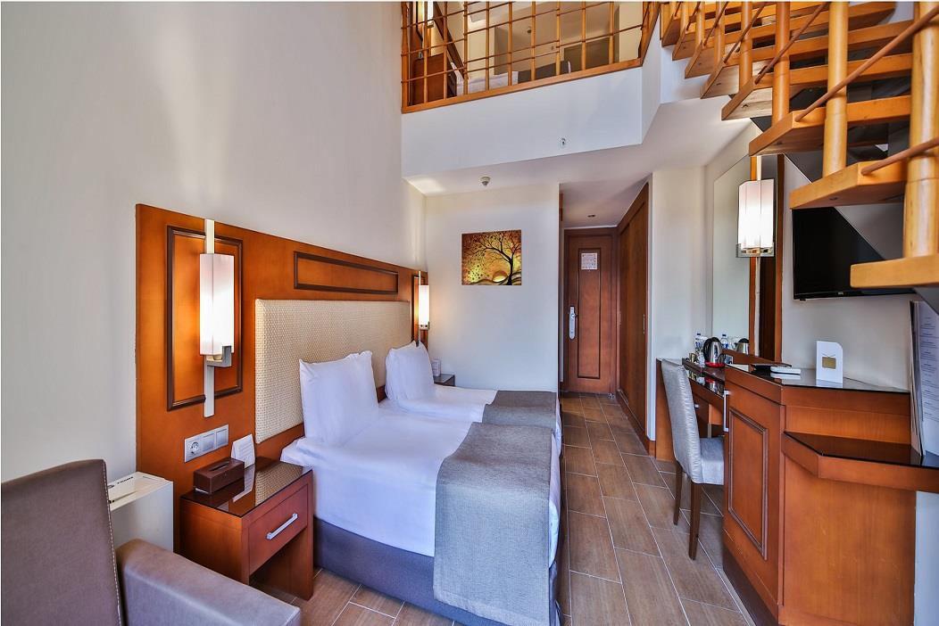 En az 2 yetişkin, En fazla 2 yetişkin + 2 çocuk.