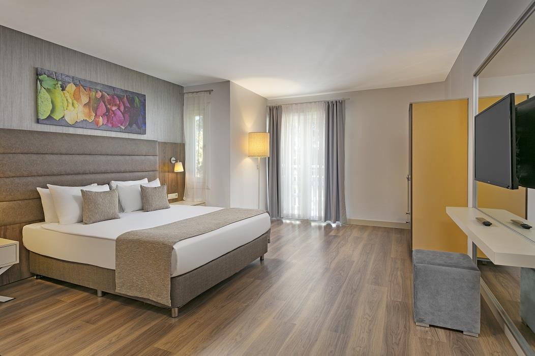 En az 2 yetişkin, En fazla 4 yetişkin + 1 çocuk veya 3 yetişkin + 2 çocuk.