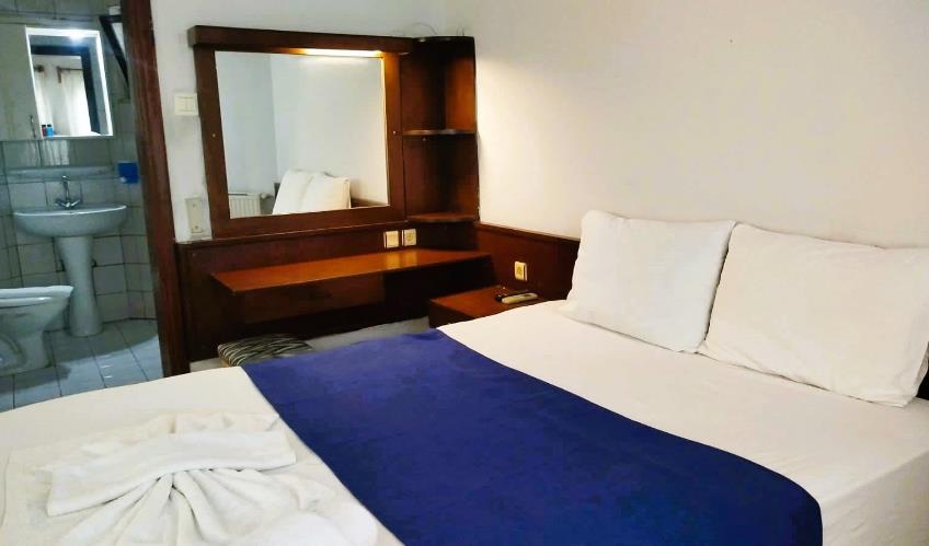 En az 4 yetişkin, En fazla 4 yetişkin + 1 bebek (0-2 yaş).