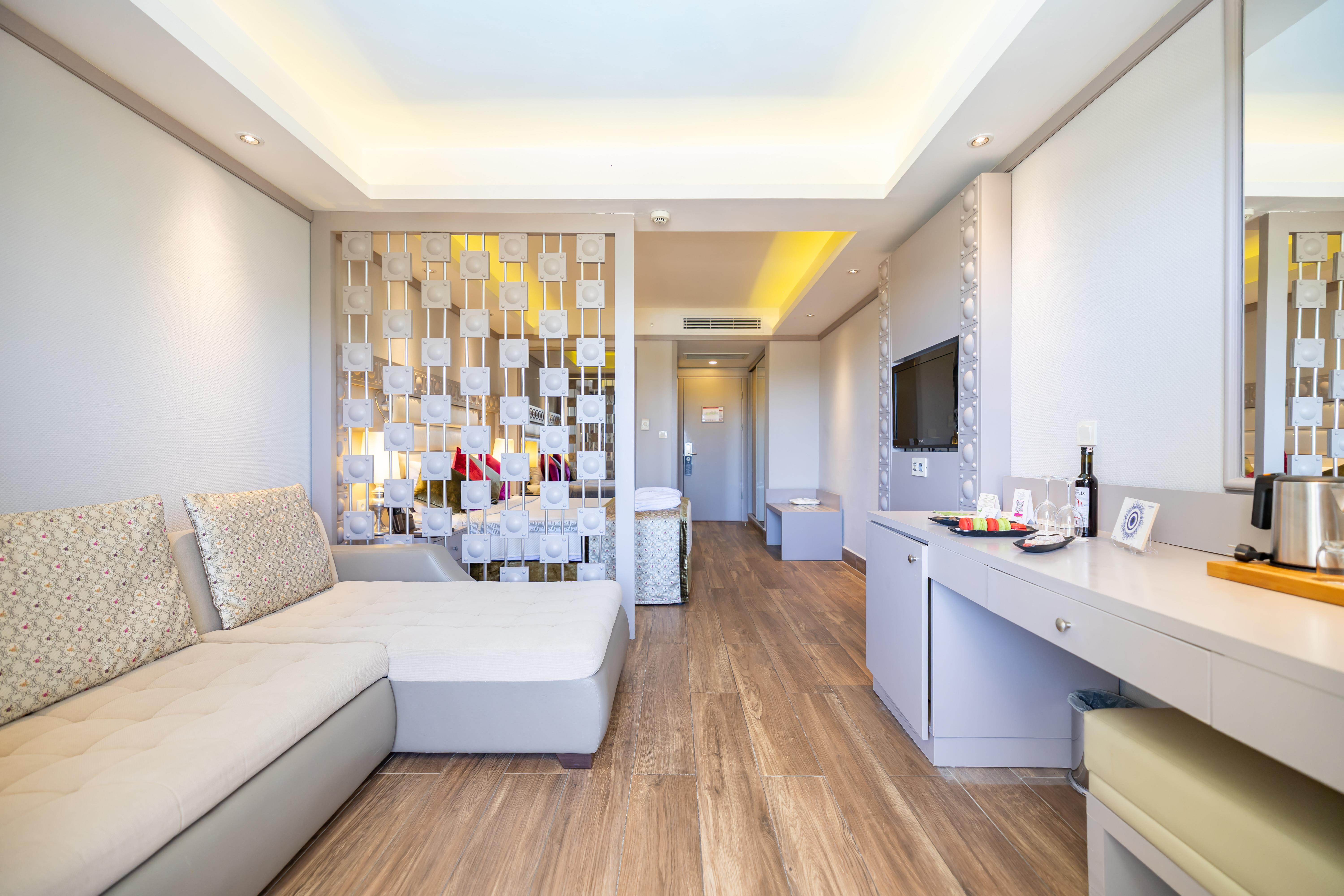 En az 2 yetişkin, En fazla 3 yetişkin veya 2 yetişkin + 1 çocuk.