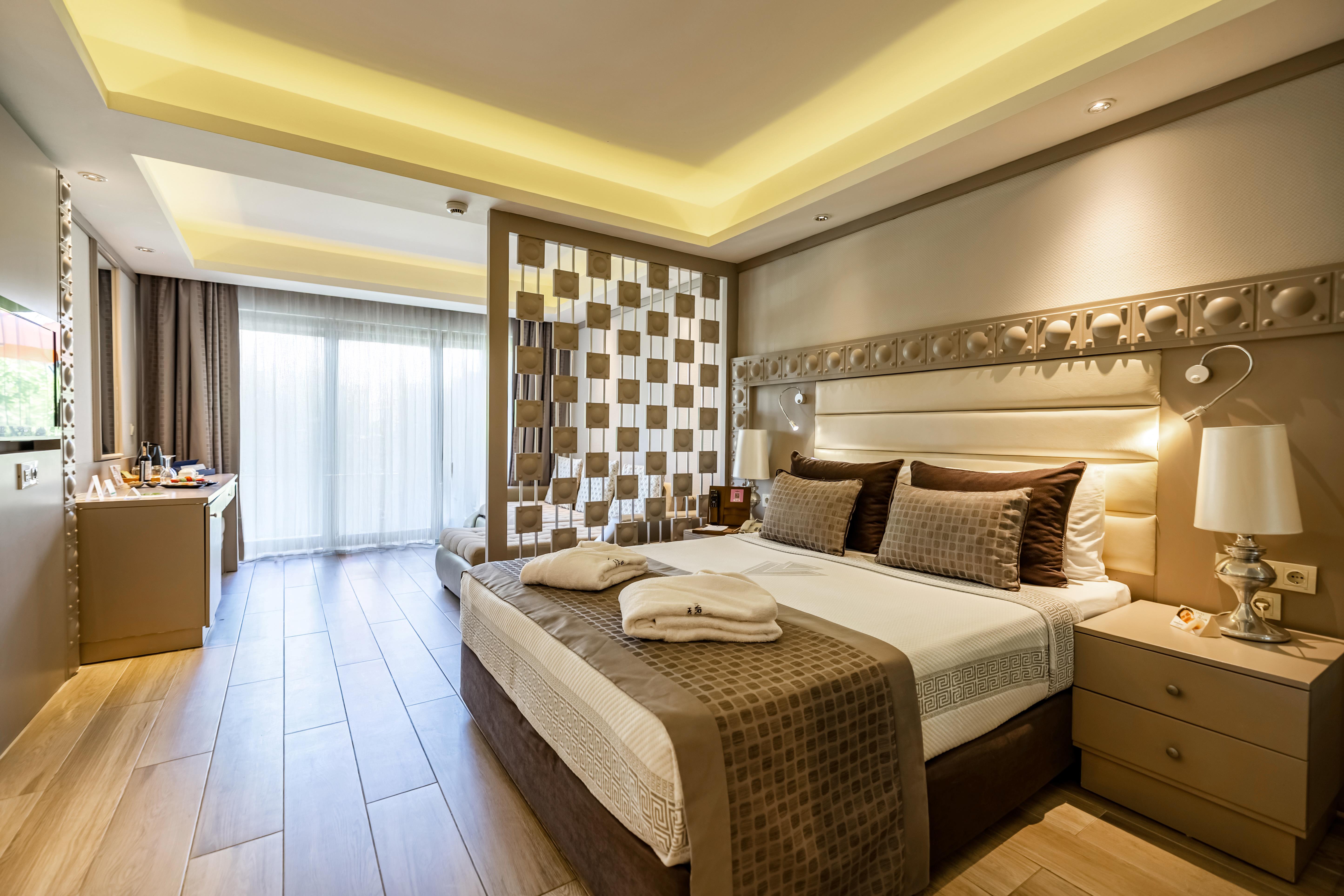 En az 2 yetişkin, En fazla 3 yetişkin veya 2 yetişkin + 1 çocuk.