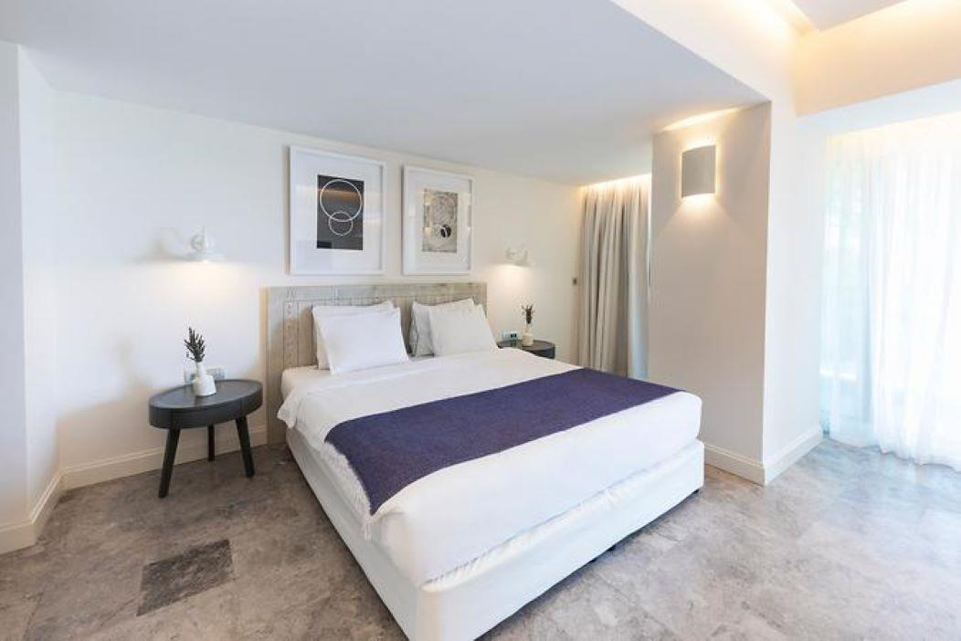 En fazla 3 yetişkin veya 2 yetişkin + 1 çocuk.