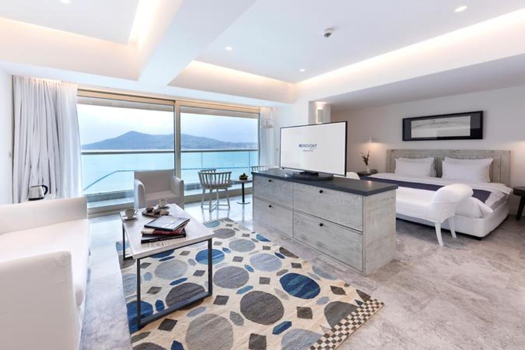 En fazla 3 yetişkin veya 2 yetişkin + 1 çocuk.