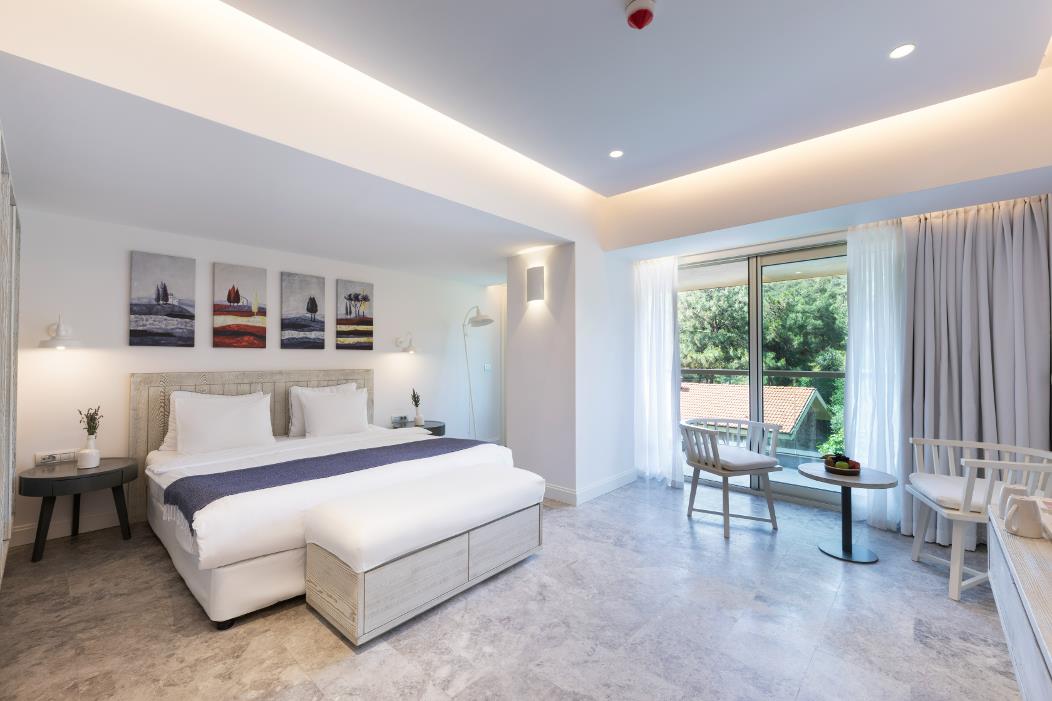 En fazla 3 yetişkin veya 2 yetişkin + 1 çocuk.