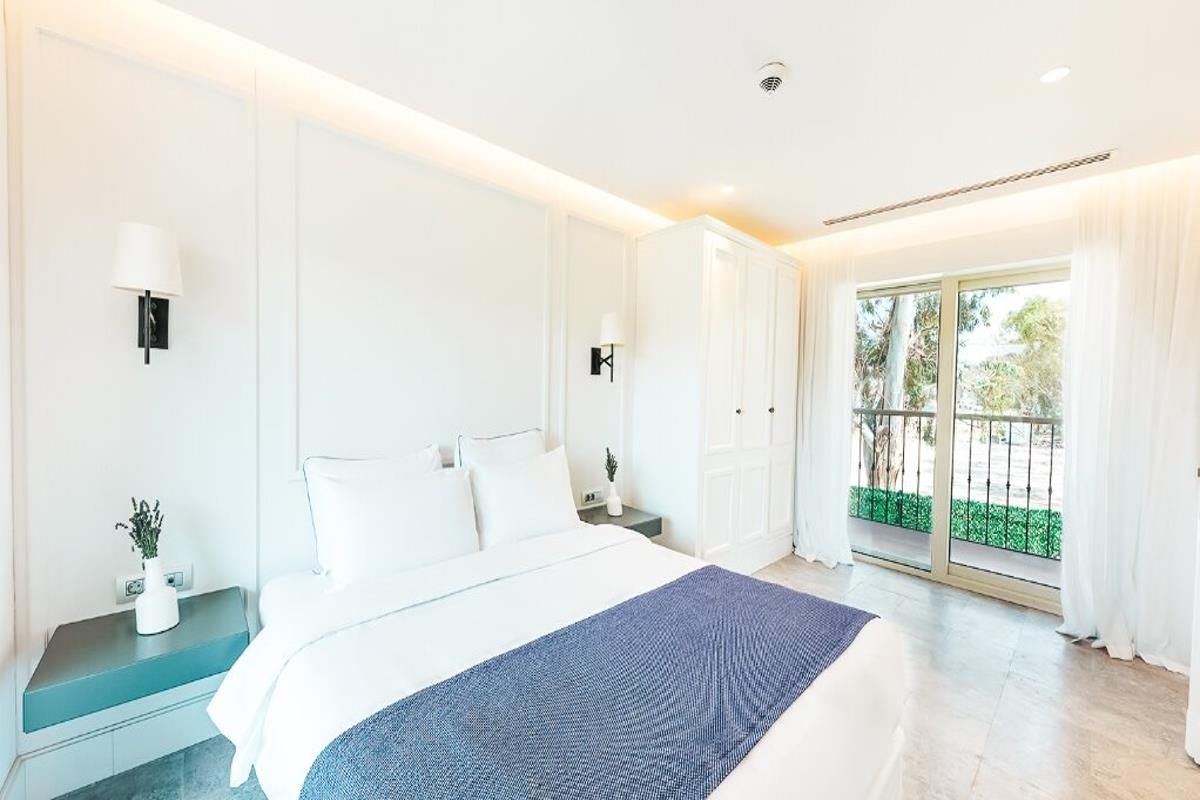 En fazla 3 yetişkin veya 2 yetişkin + 1 çocuk.