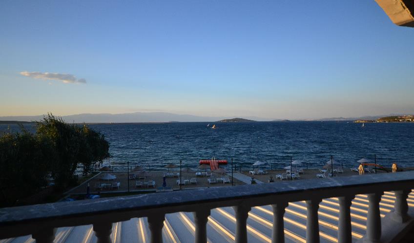 En fazla 2 yetişkin.