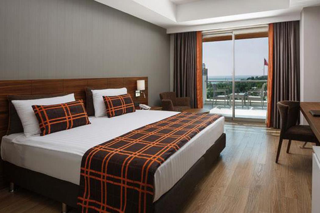 En az 2 yetişkin, En fazla 4 yetişkin veya 3 yetişkin + 1 çocuk.