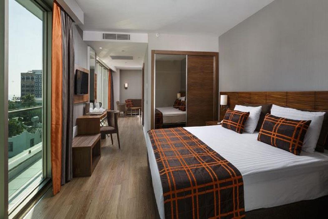 En fazla 2 yetişkin + 1 çocuk veya 1 yetişkin + 1 çocuk.