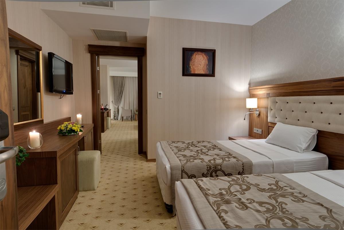 En az 2 yetişkin, En fazla 4 yetişkin veya 3 yetişkin + 1 çocuk.