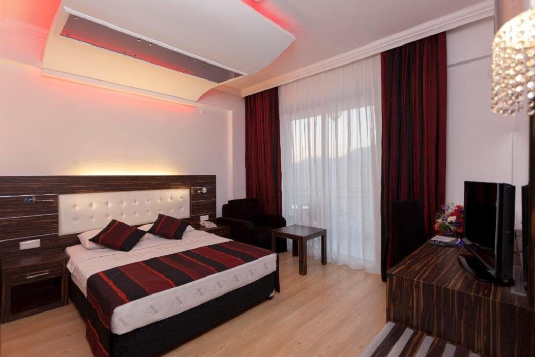 En fazla 3 yetişkin veya 2 yetişkin + 1 çocuk.