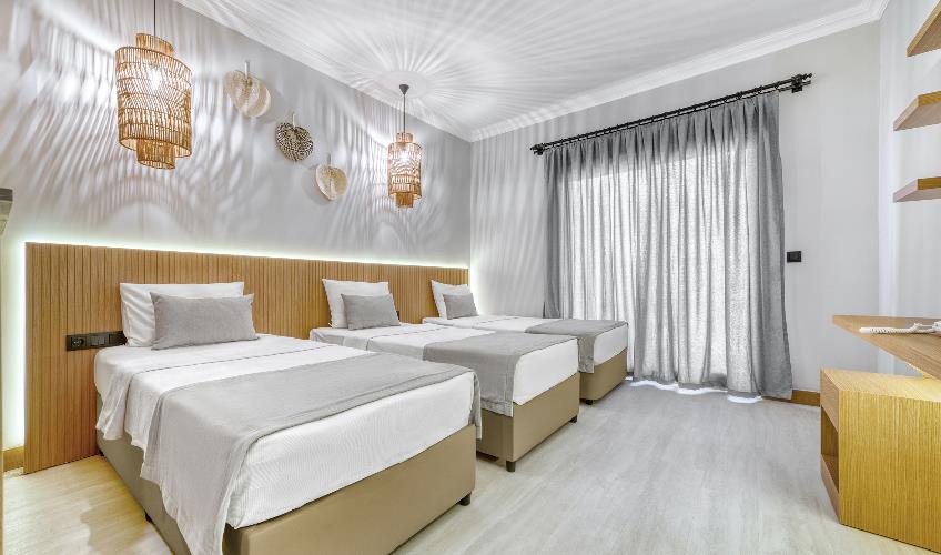 En fazla 3 yetişkin.