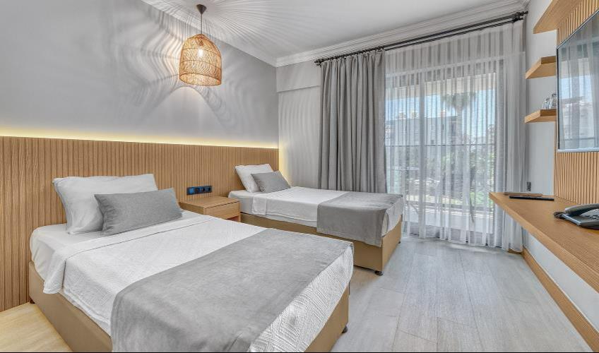 En fazla 1 yetişkin.