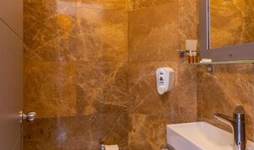 En fazla 2 yetişkin.