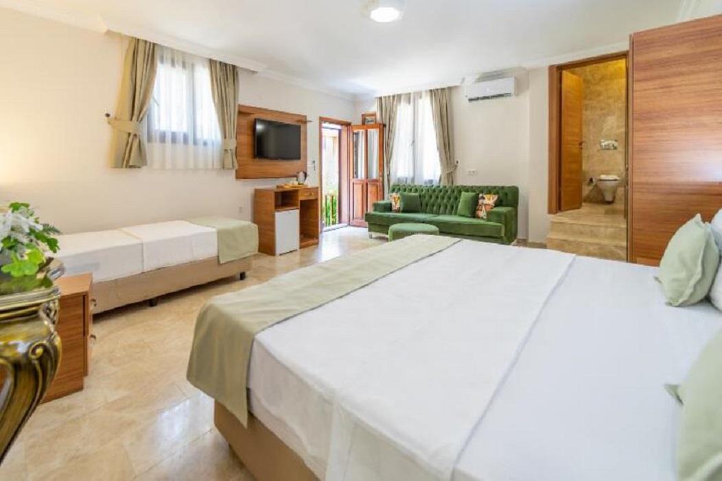 En fazla 3 yetişkin.