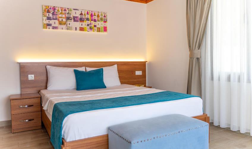 En az 2 yetişkin, En fazla 2 yetişkin.