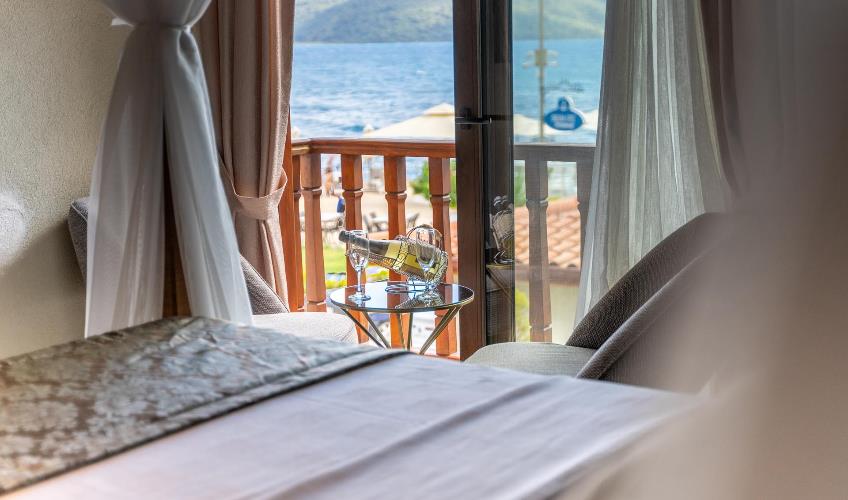 En az 2 yetişkin, En fazla 2 yetişkin.