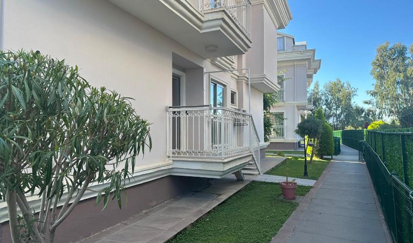 En fazla 3 yetişkin.